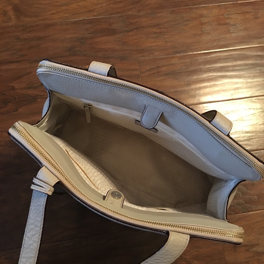 🎉FLASH SALE 🎉 on this leather Kate Spade Bag - Picture 3 of 6